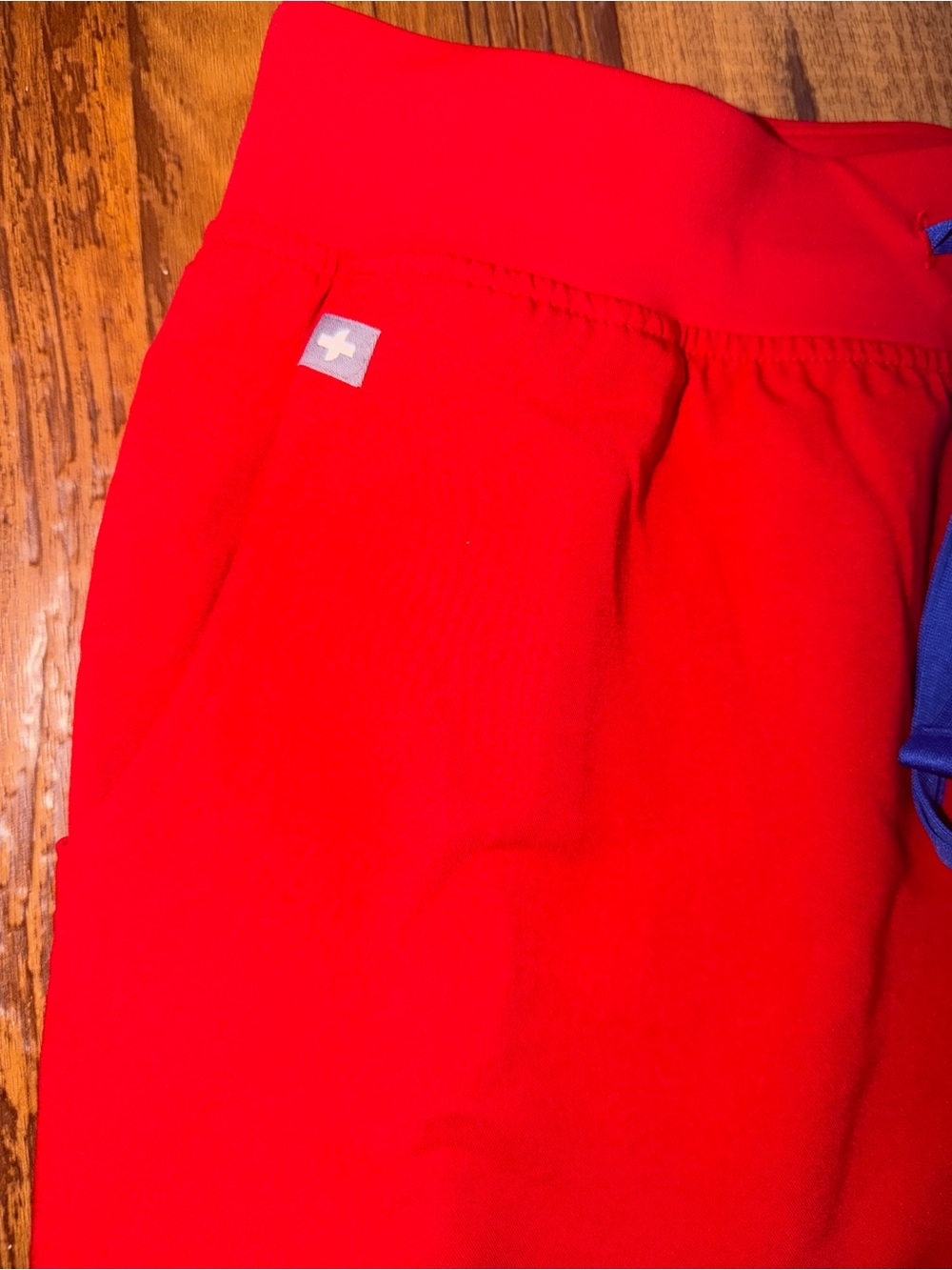 NWT- FIGS Red Scrub Top/Drawstring Jogger Bottoms- Size Medium - Picture 9 of 15
